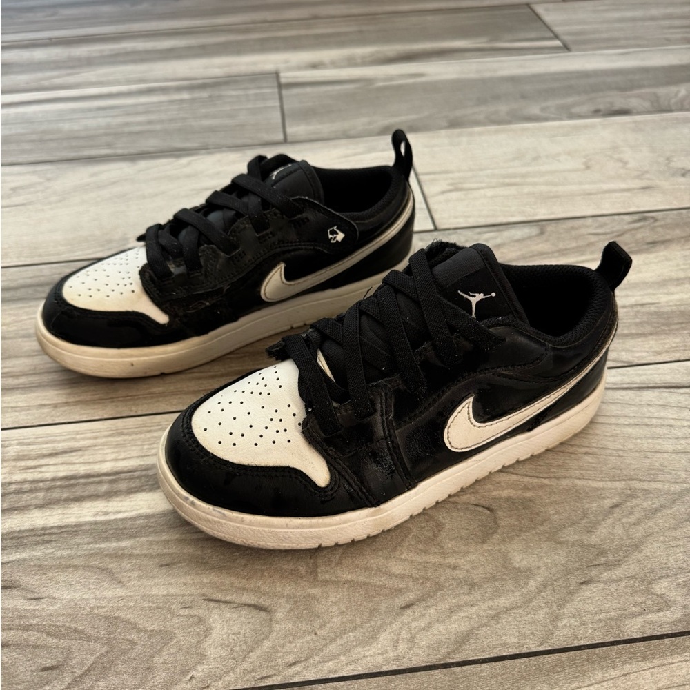 Nike Kids Black and White Sneakers